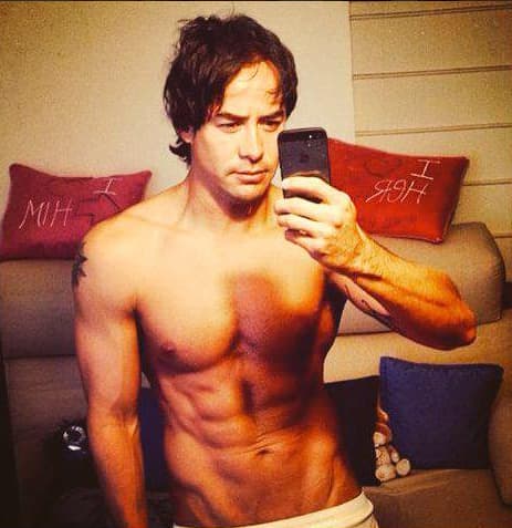 En 1998 formó parte de las fuerzas inferiores del Club Necaxa.