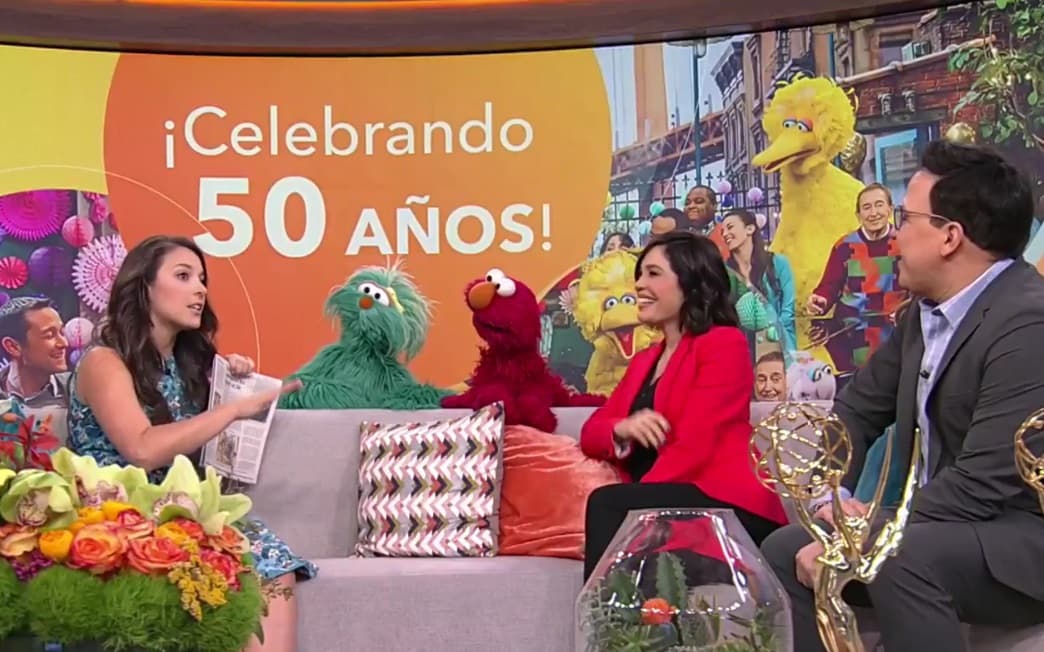 Elmo, Rosita y Nina charlaron con Karla y Raúl sobre la celebración de las cinco décadas de 'Sesame Street', así como de sus pasatiempos y las aventuras que tienen en puerta.