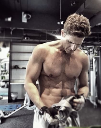 Christian Meier ha publicado más de una vez fotografías donde luce sus marcados abdominales para beneplácito de sus seguidoras.