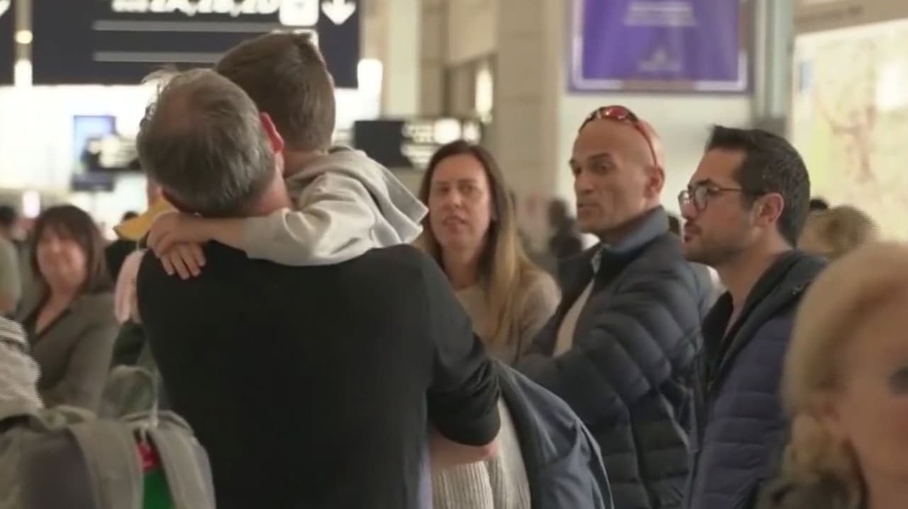 Llega a Nueva York vuelo desde Dubái con evacuados por conflicto con Irán
