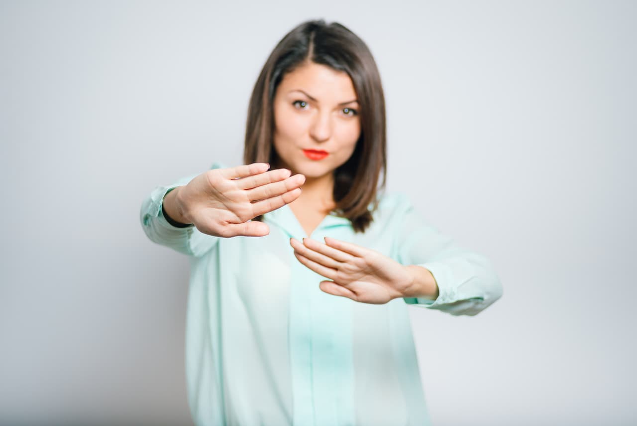 Notarás como muchas situaciones de índole amoroso que hasta estos momentos te parecían insuperables comienzan a aclararse. Podrás distinguir muy bien entre personas leales y las que no lo son, inclusive sabrás como bloquear las energías negativas que surjan.