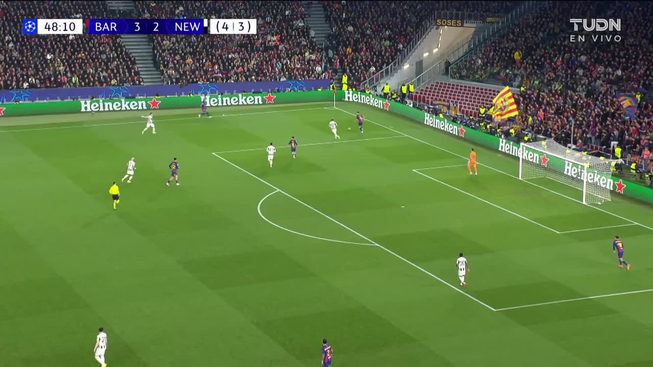 ¡TIRO ATAJADO! disparo por Raphinha.