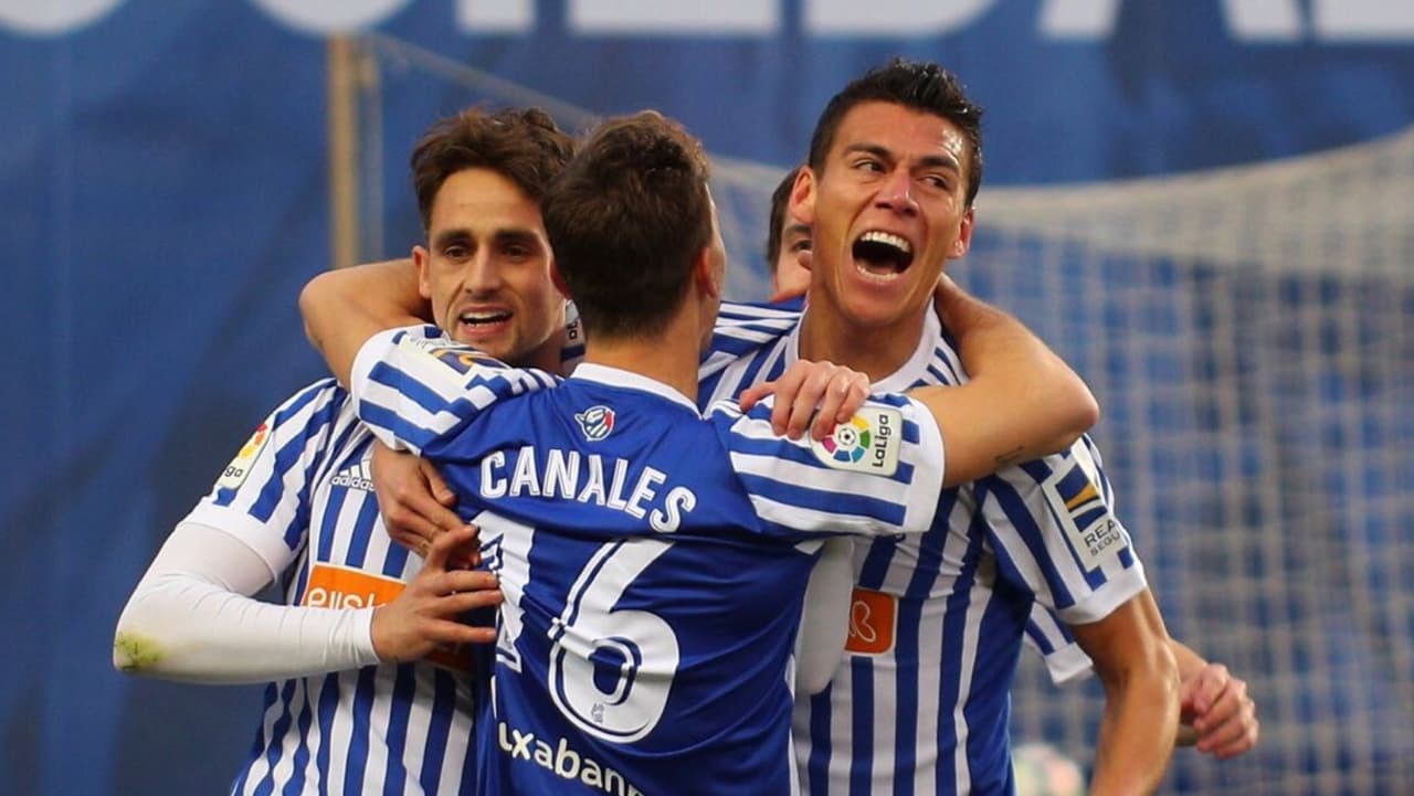 Héctor Moreno se estrenó con la Real Sociedad y guió el triunfo sobre Alavés