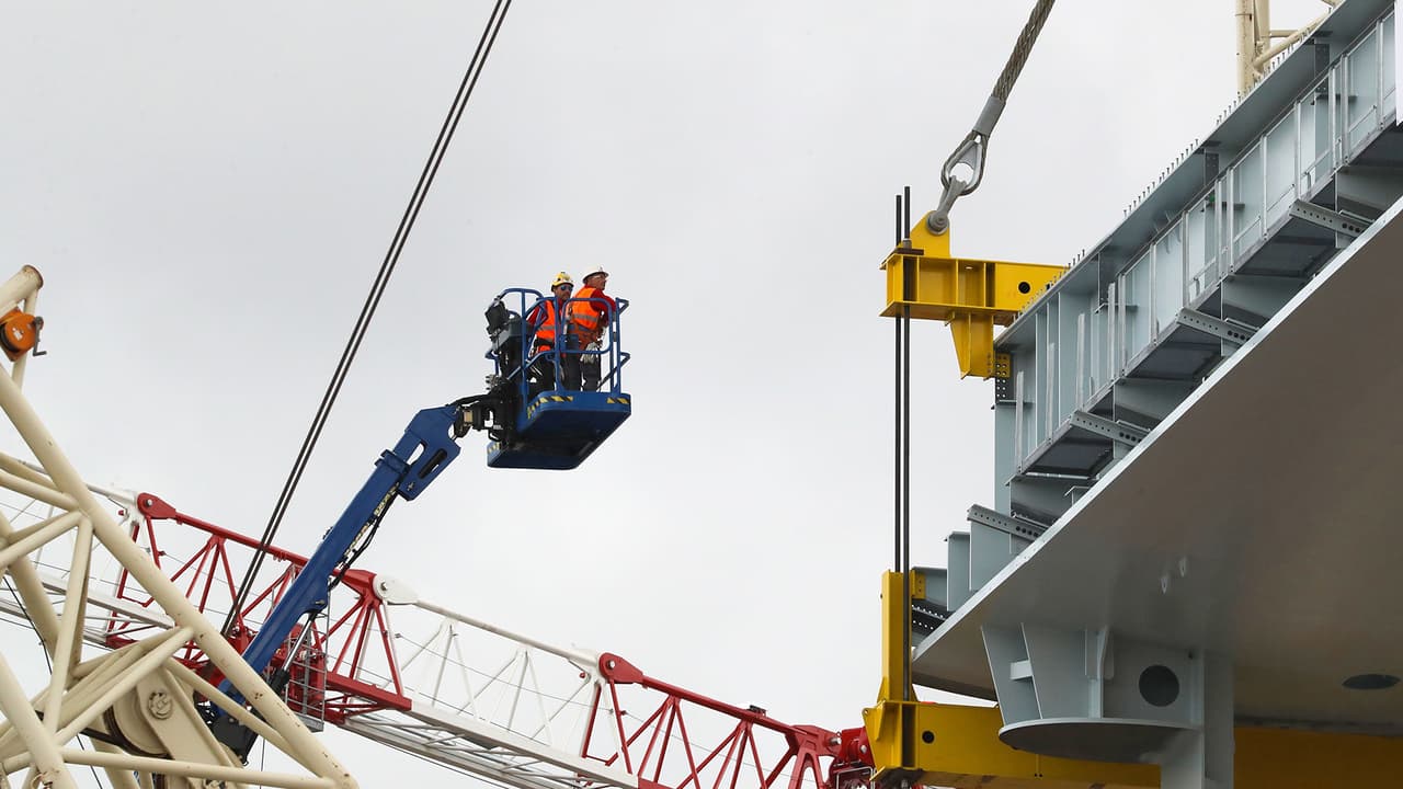 Trabajador hispano muere al colapsar maquinaria de construcción en Raleigh