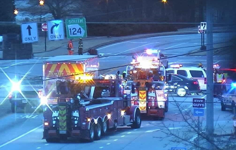 Cierran concurrida intersección en el condado de Gwinnett tras derrame de materiales peligrosos 