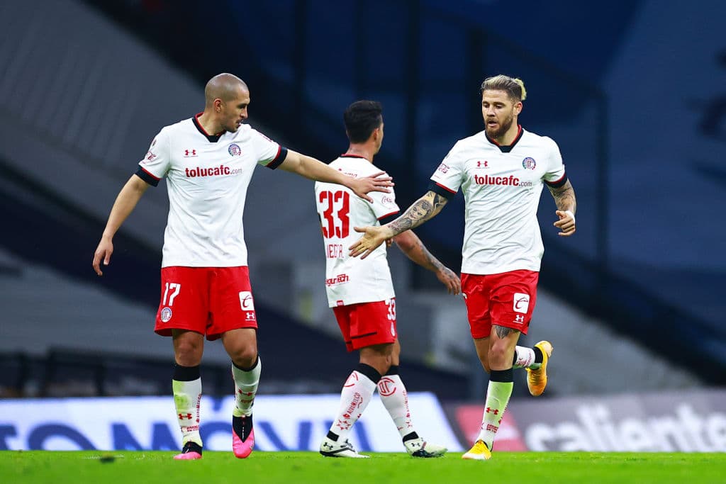 ‘Cabecita’ Rodríguez (6’) y ‘Piojo’ Alvarado (27’) hicieron los primeros dos para La Máquina. Barbieri (44’) descontaba y Canelo (45+2’) emparejaba desde los once pasos. Ya en la segunda mitad, Matías Fernández (63’) retomó la ventaja para los locales. En la J8, Cruz Azul visitará León y Toluca recibirá al Atlas.