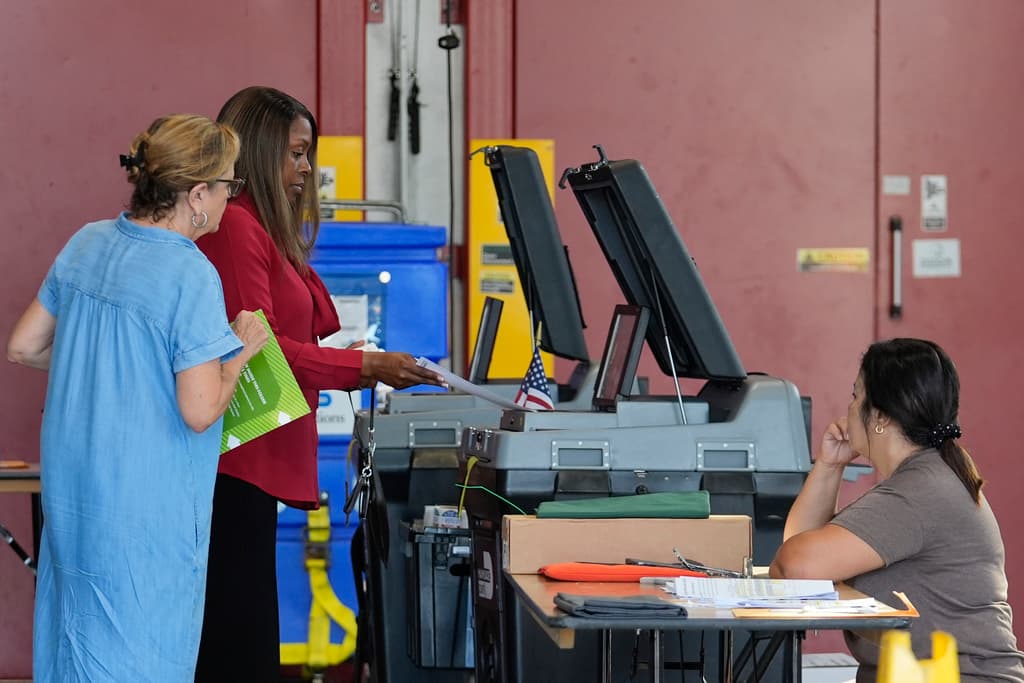 Las elecciones primarias de este martes en Florida se realizaron con afluencia moderada de votantes.
