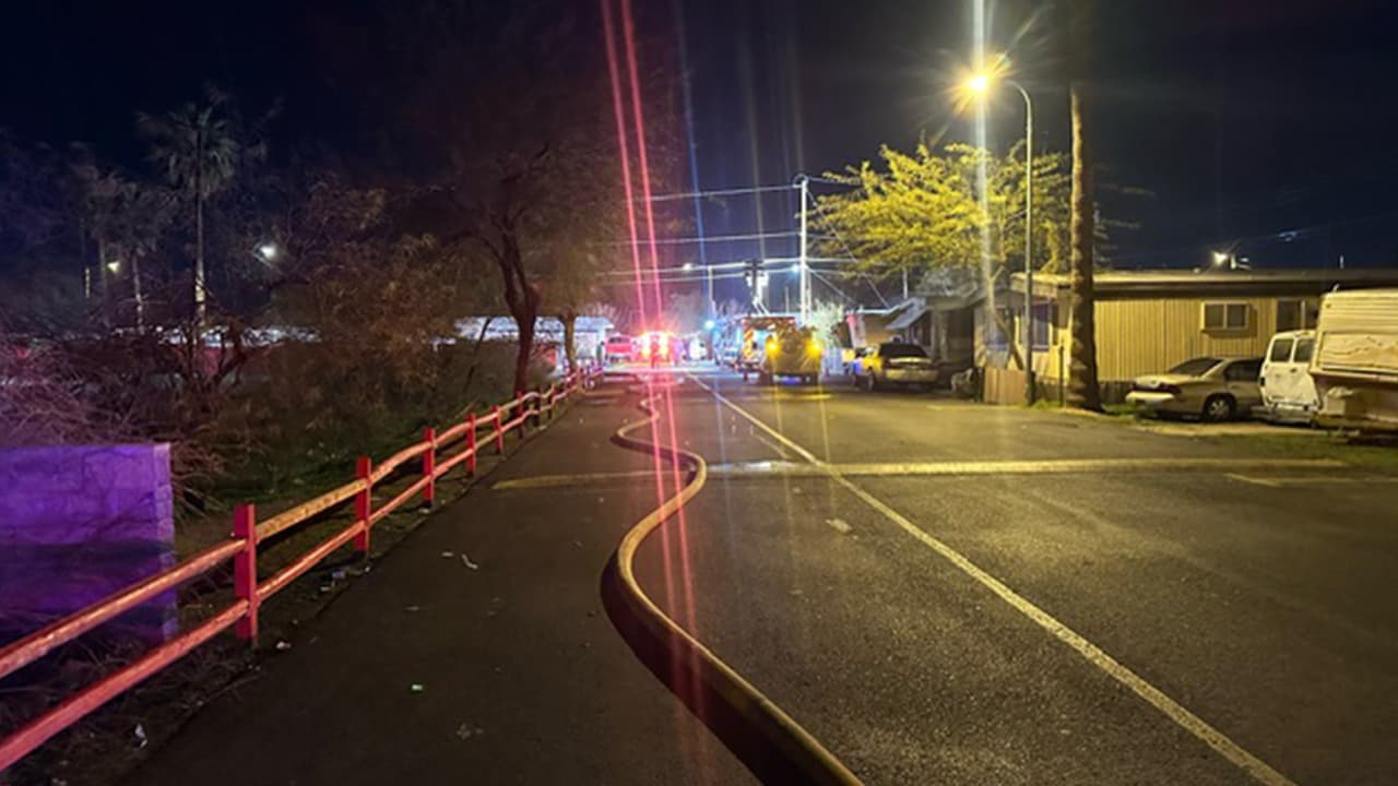 El Programa de Asistencia Comunitaria está apoyando a los desplazados con sus necesidades, mientras que investigadores de incendios trabajan para determinar la causa. No se reportaron heridos de bomberos.