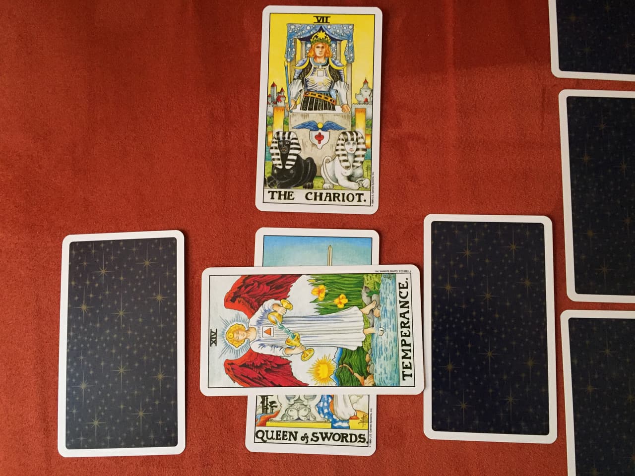 La sexta, a la derecha de las dos centrales, es tu pasado inmediato, la base del problema, de donde surgieron los problemas y las consecuencias en el presente.