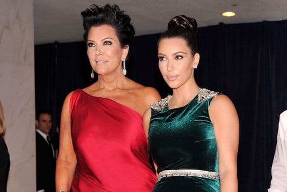 Antes del revuelo en Twitter, la prensa rosa reportó que el cantante de 40 años
<b><a href="https://www.univision.com/entretenimiento/khloe-kardashian-no-es-la-unica-en-crisis-reportan-que-kim-vive-un-infierno-con-kanye-west"> sostuvo “peleas explosivas” con su esposa y su suegra,</a></b> y cuestionaba su estabilidad emocional.