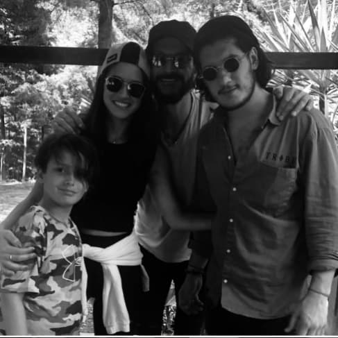 El cantante tiene tres hijos.