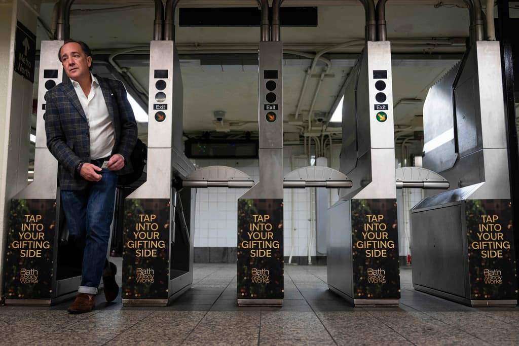 La investigación comenzó tras la denuncia de un usuario que alertó sobre cobros en efectivo para abrir accesos del metro. 
<br>