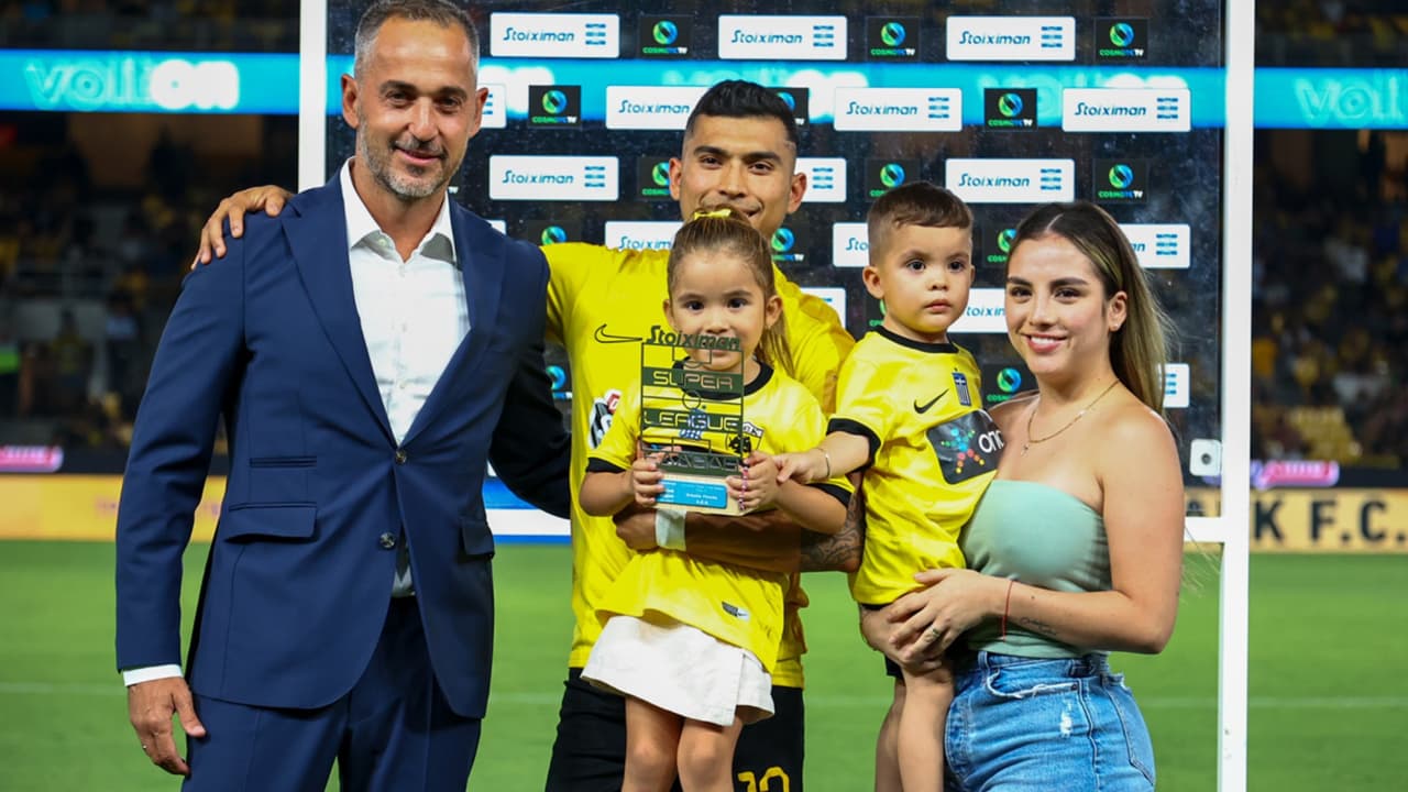 Orbelín Pineda gana premio de Mejor Jugador de la Superliga de Grecia
