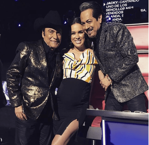 El tercer embarazo de la tapatía coincidió con la transmisión de la nueva edición de 'La Voz México'. Fue la propia actriz quien aseguró que ella pensó que el programa se realizaría hasta diciembre de 2016 y por esta razón se animó a tener otro bebé en estas fechas.