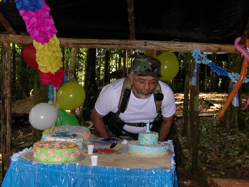 El excomandante de las FARC Raúl Reyes esperó a la reportera Olga Cecilia Vega para celebrar su cumpleaños en la selva.