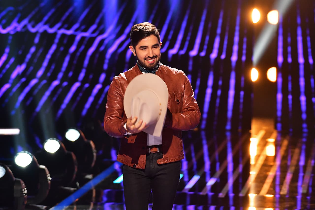 Nadie mejor que Joss Favela para saber lo que siente cada una de las participantes, pues él, en su niñez, también 
<b><a href="https://www.univision.com/shows/reina-de-la-cancion/joss-favela-de-una-competencia-infantil-de-canto-a-miembro-del-jurado-de-reina-de-la-cancion-fotos" target="_blank">participó en un concurso de canto</a></b>. 
<br>