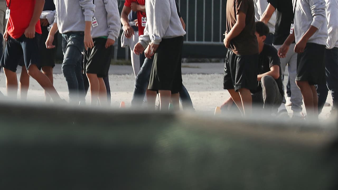 ¿Es necesario dar jabón, pasta de dientes o cobijas a los menores detenidos? El gobierno de Trump cree que no