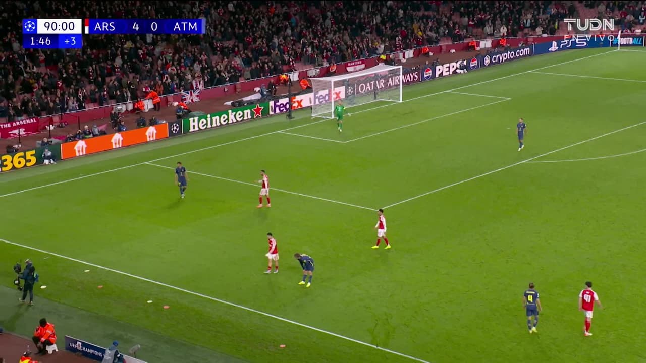 ¡TIRO ATAJADO! disparo por Ethan Nwaneri.