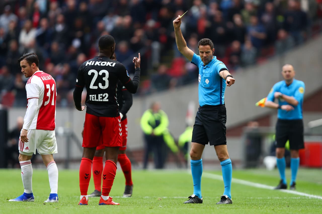 Para Utrecht el segundo tiempo fue complicado, luego de que en la primera parte recibiera tres amonestaciones.