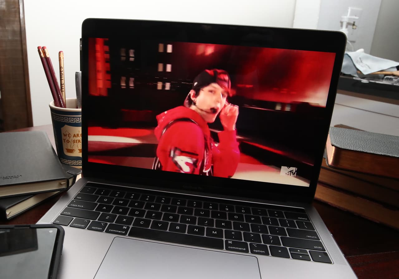 El grupo 
<b><a href="https://www.univision.com/shows/premio-lo-nuestro/esta-es-la-advertencia-que-cnco-da-sobre-su-presentacion-en-premio-lo-nuestro" target="_blank">CNCO</a></b> se quedó con el premio en la categoría de Mejor show de cuarentena. 
<br>