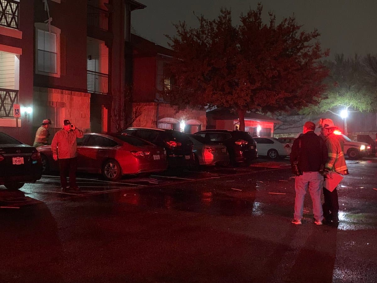 Unidades de bomberos acudieron de inmediato a la escena.