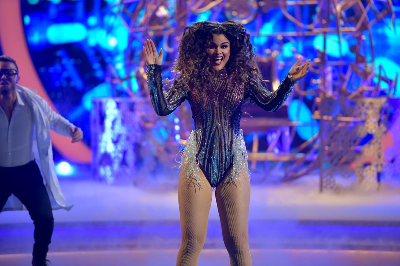 La reina de belleza fue la primera en criticar el baile de Clari. Aunque le reconoció todo el crecimiento que ha tenido en la competencia, también le aclaró que en la semifinal "no hay espacio para errores".