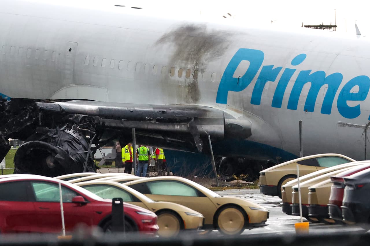 El domingo, antes del choque mortal, el avión, un Boeing 767-33, 
<b>voló de Cincinnati a Miami</b> y luego a San Juan, Puerto Rico, de donde regresaba cuando se salió de la pista.