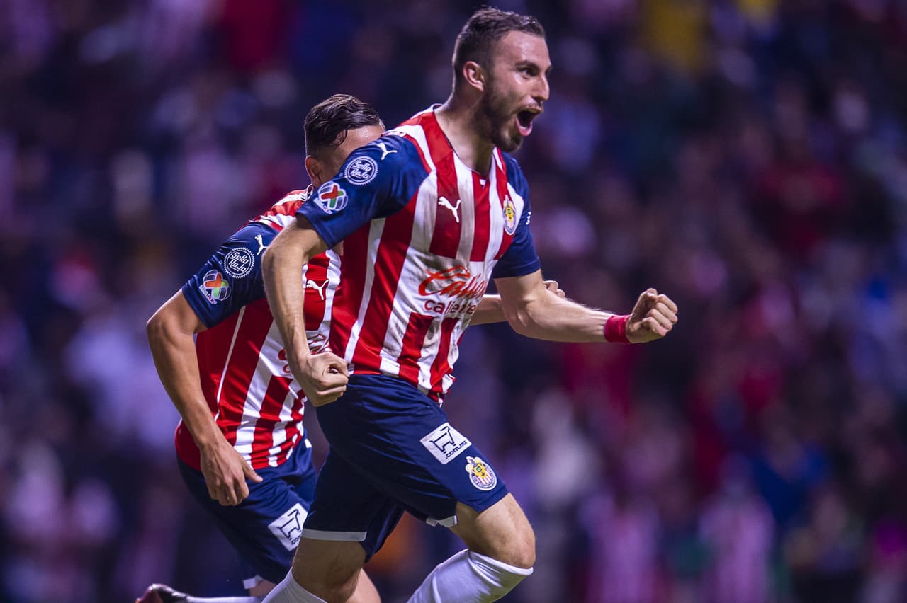 Chivas encontraría el 1-2 al 61’, gracias a un centro de Brizuela que encontró sin marca a Alejandro Mayorga en el corazón del área.