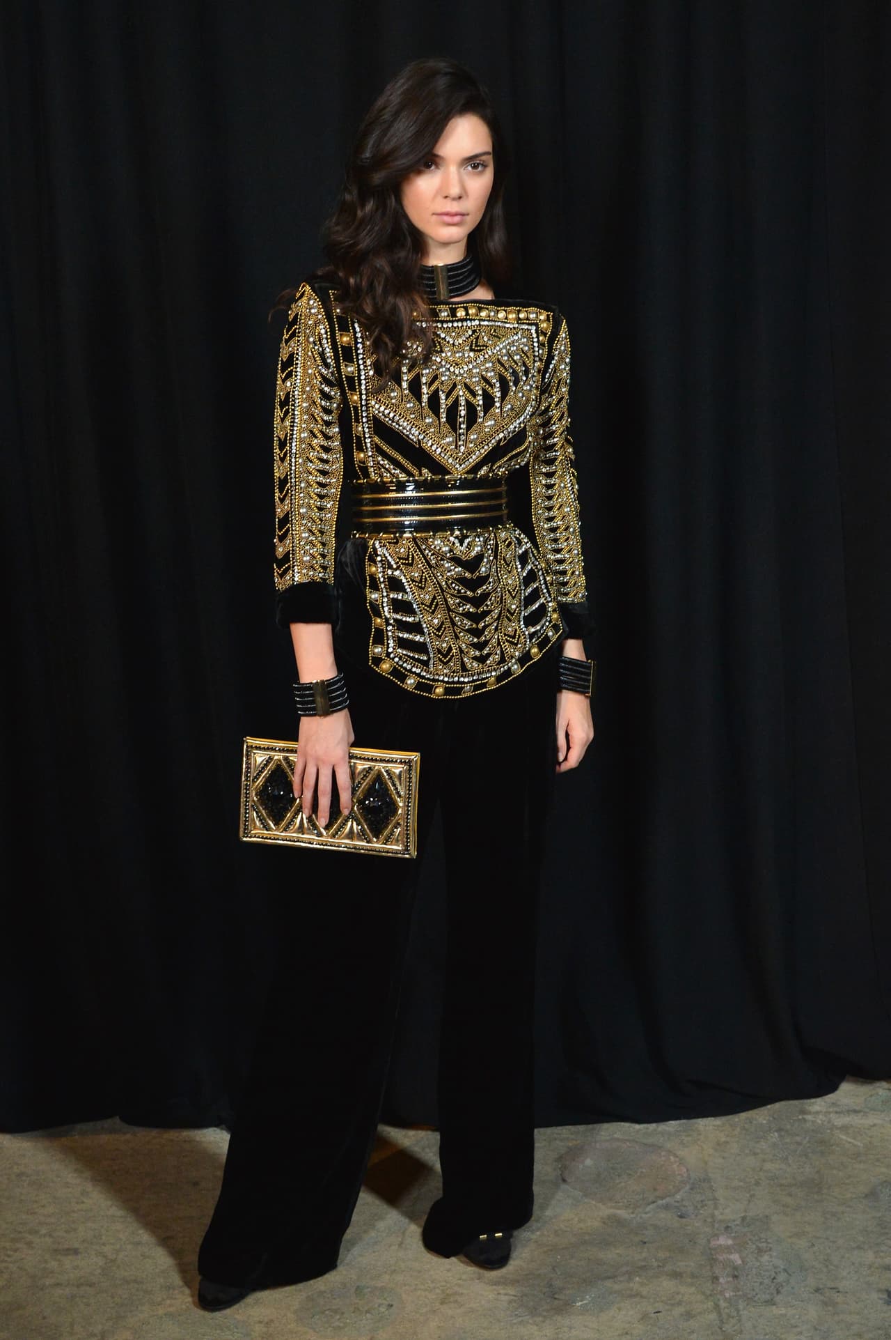 "Si pudiera cambiar algo del mundo, sería
<b><a href="https://www.univision.com/famosos/brad-pitt-puso-nerviosa-a-kendall-jenner-y-ella-salio-corriendo-de-un-servicio-dominical-fotos" target="_blank">que todos fueran un poco más amables</a></b>", destaca.