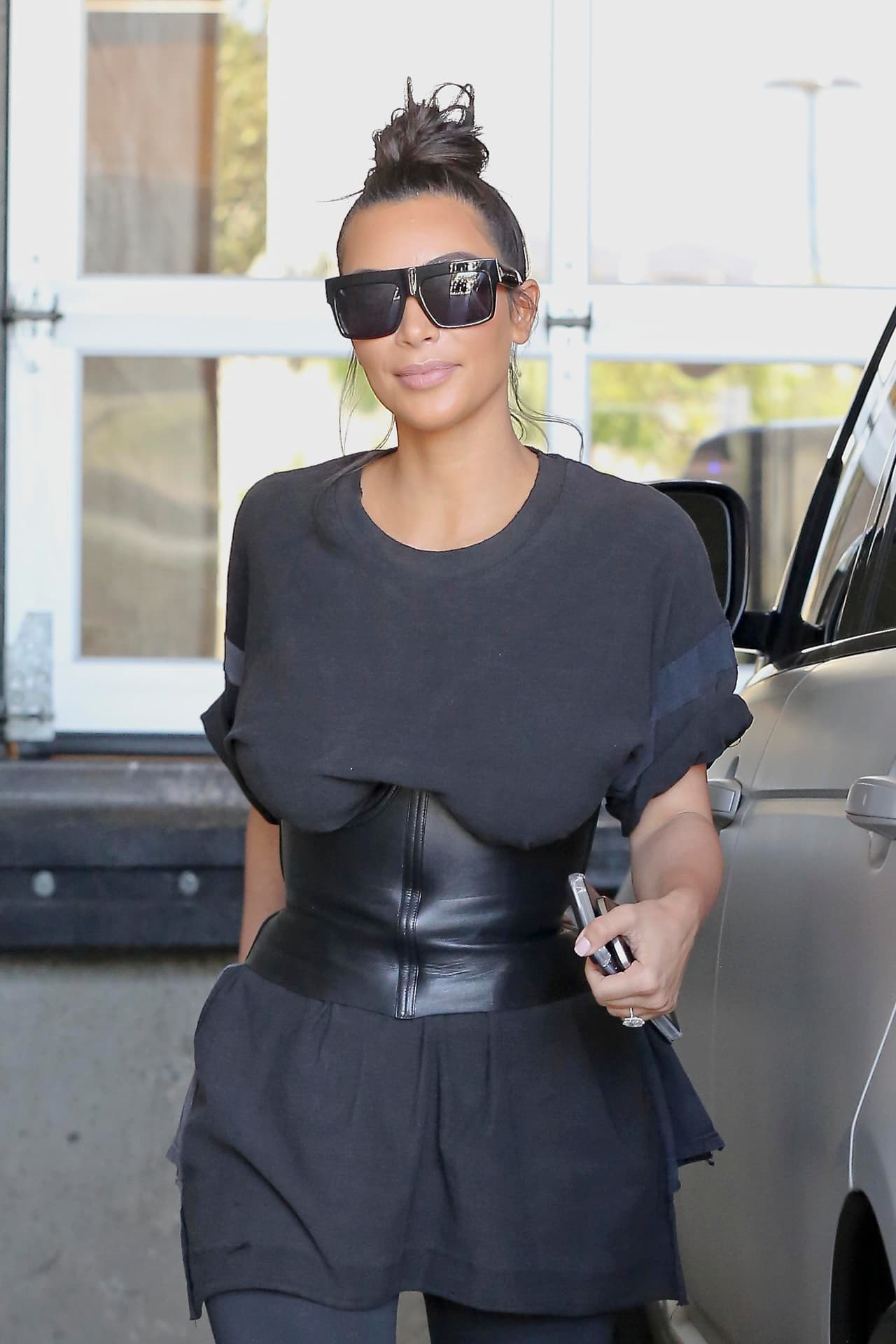 El look de Kim ha llamado mucho la atención.