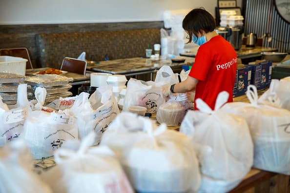 El nuevo programa daría a las personas desempleadas 400 dólares adicionales a la semana, pero la orden de Trump requiere que los estados paguen 100 dólares de esos beneficios, un punto de fricción para los gobiernos estatales que enfrentan problemas económicos por la pandemia.