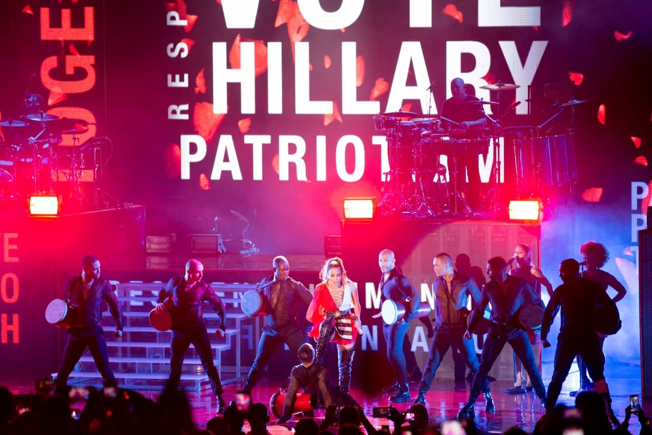 Jennifer López se suma a una lista de artistas que han apoyado a Hillary Clinton.