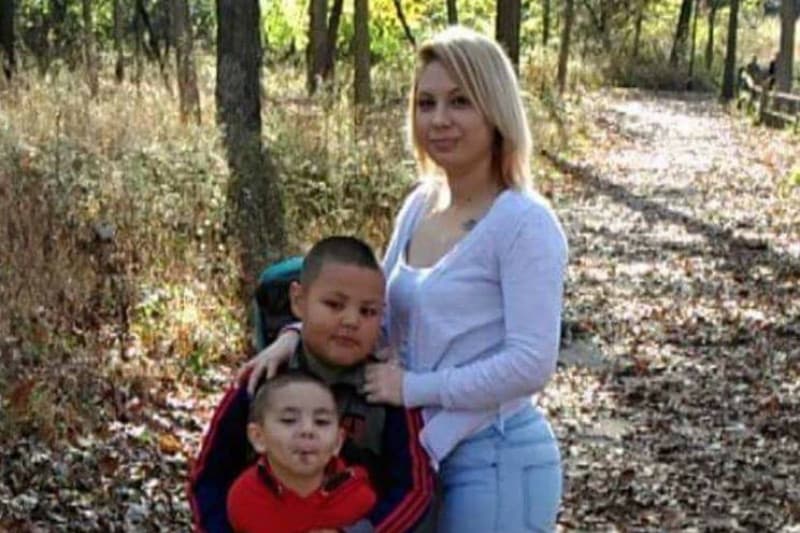 Madre hispana muere tras ser víctima de un tiroteo en Brighton Park