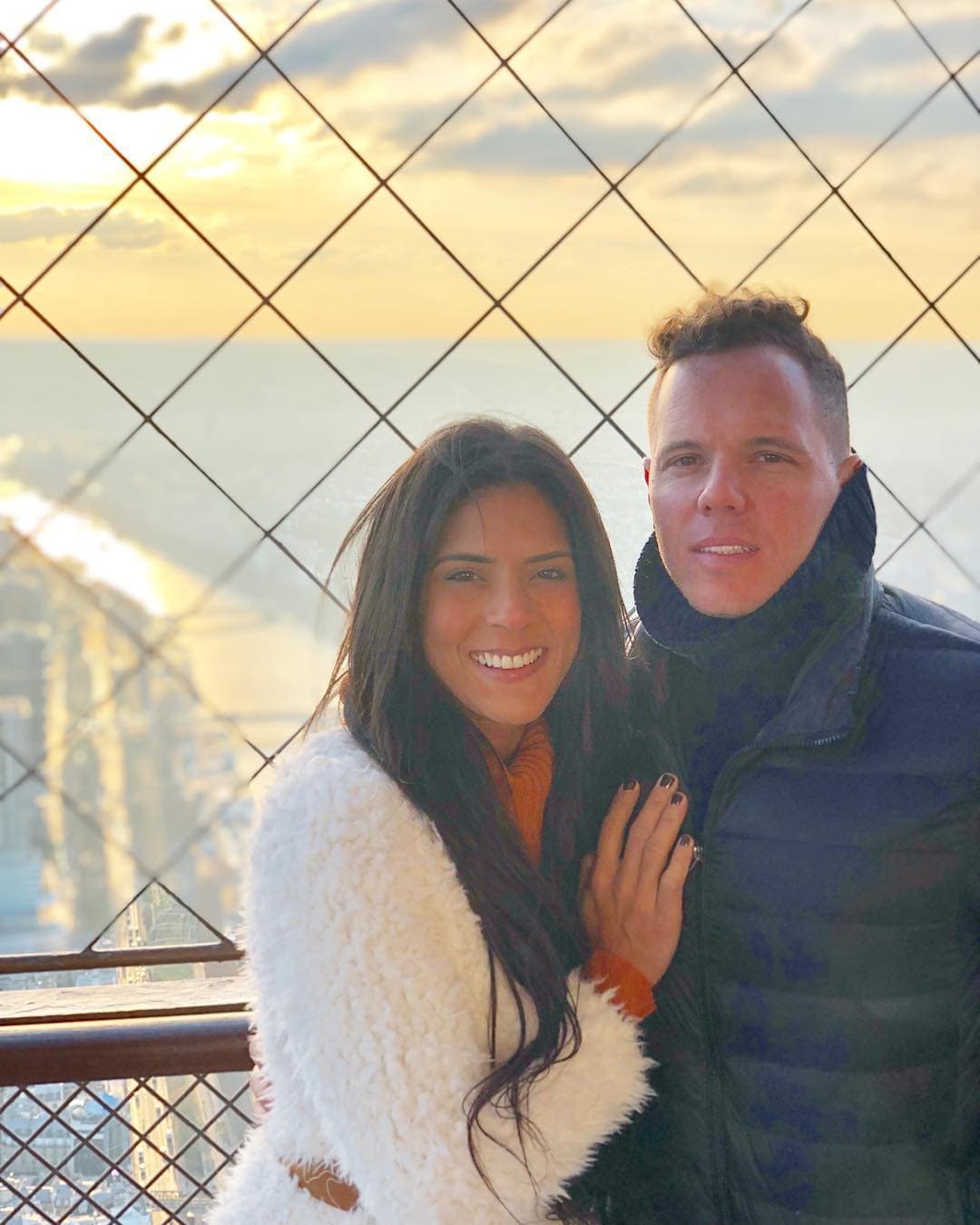 122 mil "corazones" obtuvo esta fotografía de la feliz pareja el Día de San Valentín.