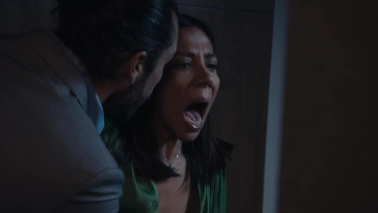 Un fuerte dolor la tiró al piso. Las pastillas que Catalina le había ofrecido habían surtido efecto.