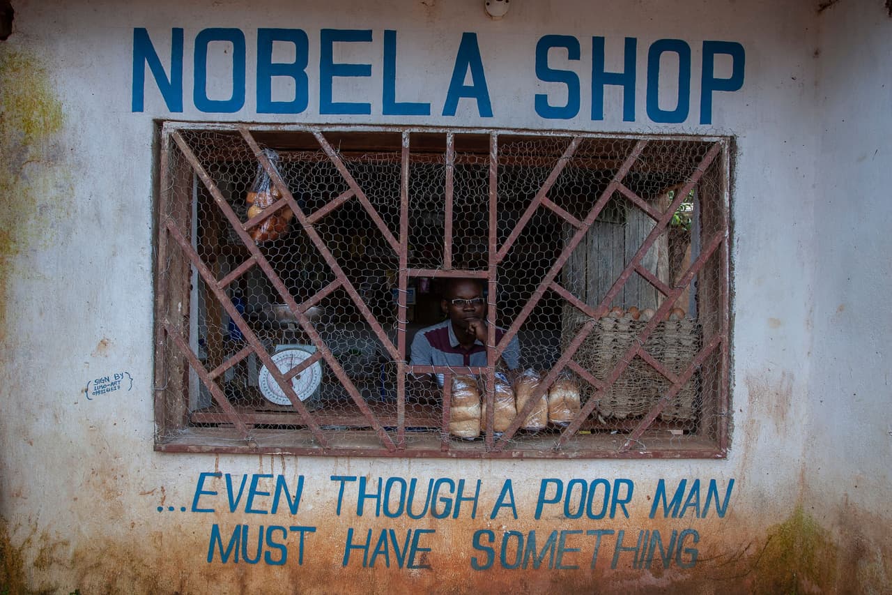 <h3 class="cms-H3-H3">8. Malawi (empate)</h3>
<br>
<br>🌍 
<b>RNB per cápita: </b>$1,540
<br>
<br>🌍 
<b>Producto Interno Bruto 2020:</b> $12,000 millones.
<br>
<br>🌍 
<b>Esperanza de vida: </b>64.3 años.
<br>
<br>🌍 
<b>Población: </b>19.1 millones.
<br>