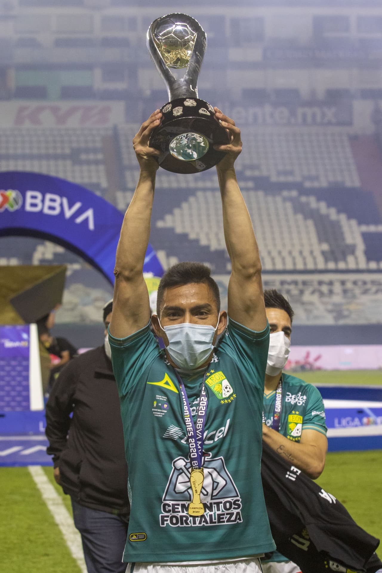 Así celebra León su nuevo campeonato del futbol mexicano en el estadio Nou Camp.