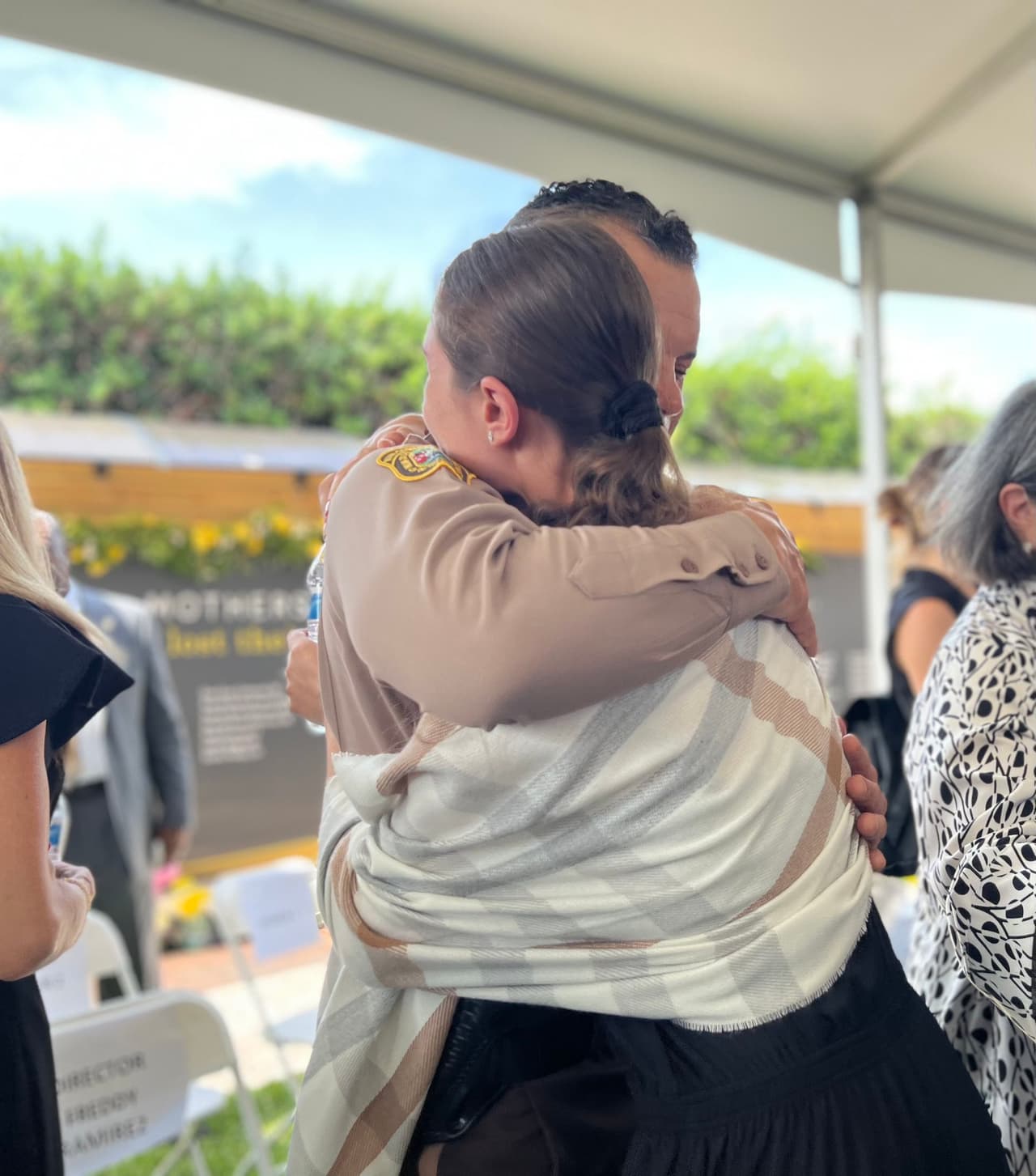 "Siempre seremos #SurfsideStrong", expresó Alfredo "Freddy" Ramirez III, director de la Policía de Miami-Dade.