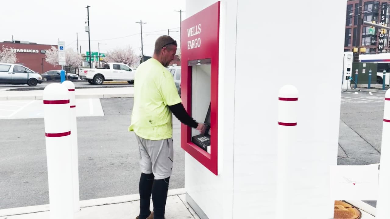 Policía de Filadelfia advierte sobre ola de robos en cajeros automáticos mediante skimmers