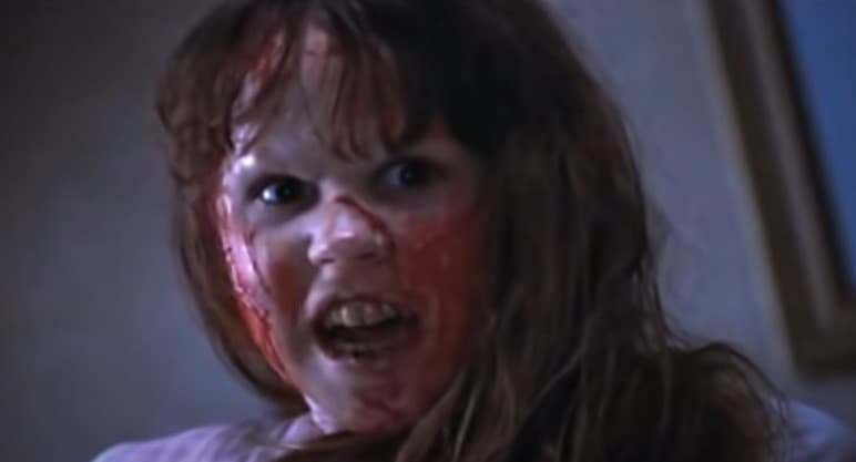 <b>'El Exorcista'</b>
<br>Nueve personas vinculadas con el equipo de la película perdieron la vida durante su filmación, incluyendo al hijo recién nacido del director de cámara. La superstición alrededor de ello provocó que se cambiaran algunas partes del guion, e incluso algunos participantes abandonaron la producción.
<br>