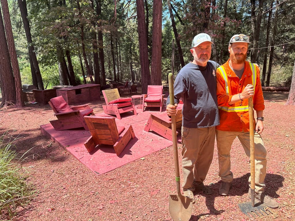  Familia enfrenta el mayor incendio de California en este año y salva su hogar con ingenio
