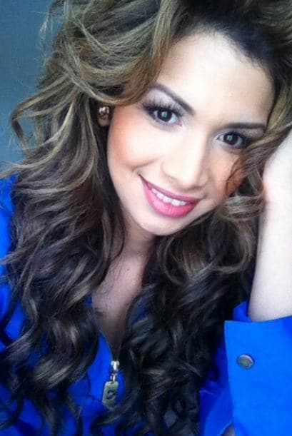 A través de las famosas fotos 'selfies' es como nuestra reina mantiene una estrecha relación con sus seguidores. Este tipo de fotos se han convertido en un fenómeno y no hay quién no se haya tomado una. Ahora puedes subir la tuya con el hashtag #NBLselfie para ganar un kit de belleza, los detalles aquí