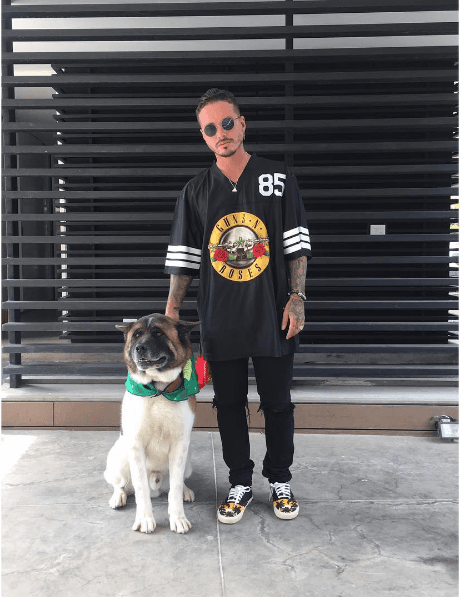 Y así como J Balvin, Enzo también sale muy coqueto en las fotos.