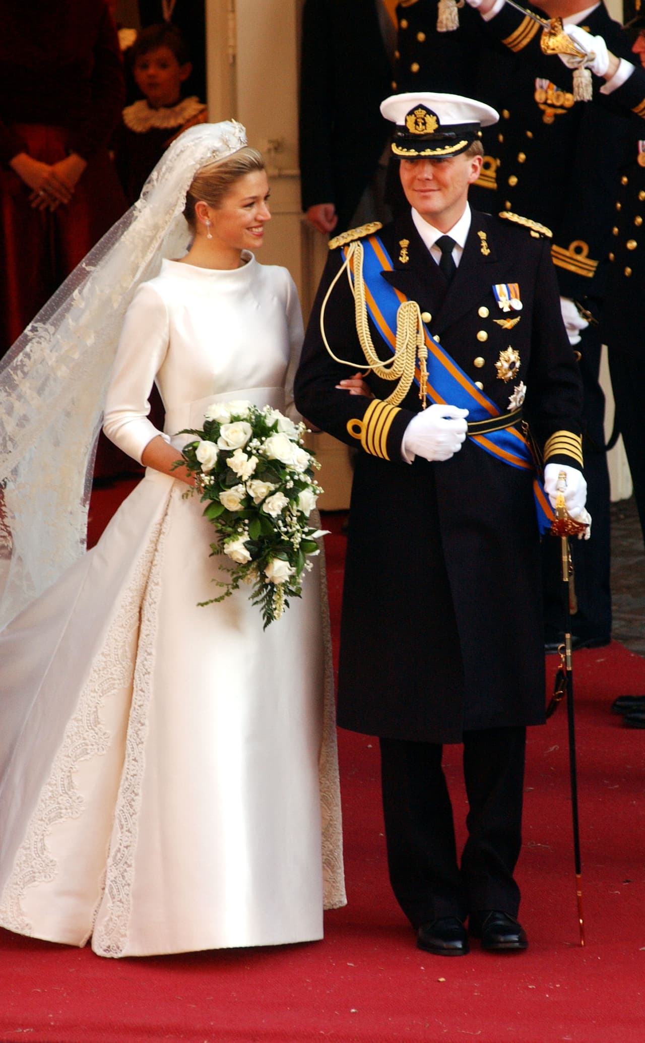 <b>2002 - Máxima Zorreguieta and William Alexander of Holland</b>
<br>For her 
<a href="http://www.bbc.com/mundo/noticias/2013/04/130410_argentina_maxima_perfil_vs">moving wedding</a>, the Argentine chose an elegant marble design with a smooth body, lace inserts, French sleeves and round Valentino neck. She topped this all off with a marvelous starry diamond tiara.