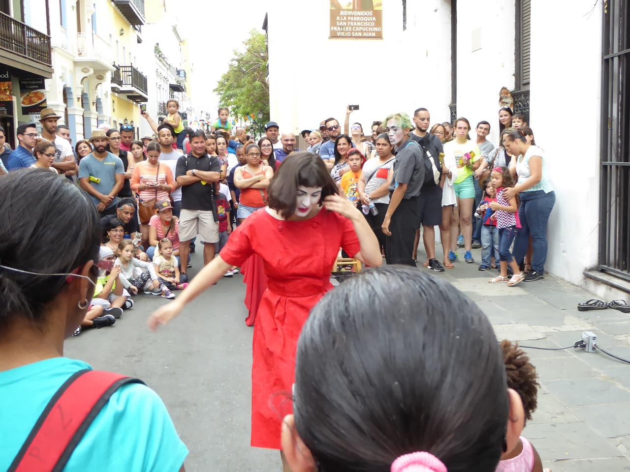 Las 55 compañías se han presentado durante el festival en las calles San Francisco y Fortaleza, en las plazas Colón, De Armas, Arturo Somohano, La Barandilla, el Parque de las Palomas, el Bastión de las Palmas.
