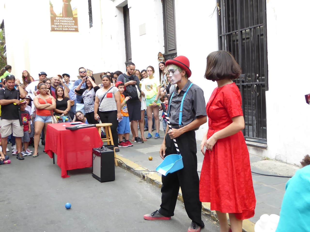 Este año, según la directora del Departamento de Cultura de San Juan, Noelia Quintero, se añadieron mayores recursos para facilitar la entrada y salida en la ciudad amurallada, lo que ha incluido transportación colectiva.