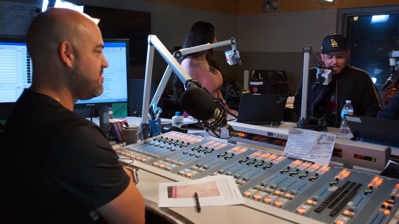 Roberto Tapia llegó al El Bueno, La Mala y El Feo para estrenar en exclusiva su nuevo sencillo.