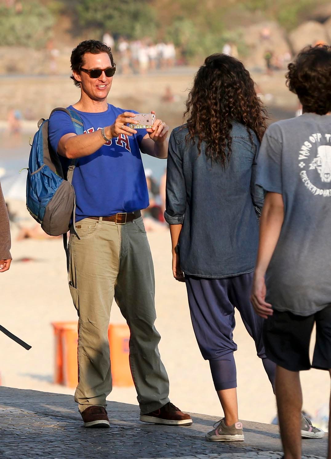 Le tomó algunas fotitos a su mujer.