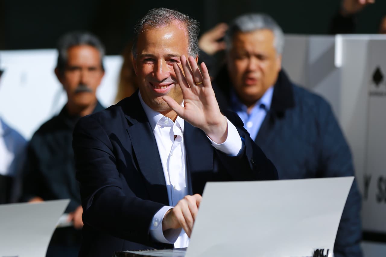 El abanderado de la coalición “Todos por México”, emitió su voto para elegir presidente, jefe de Gobierno, alcalde, diputados y senadores.