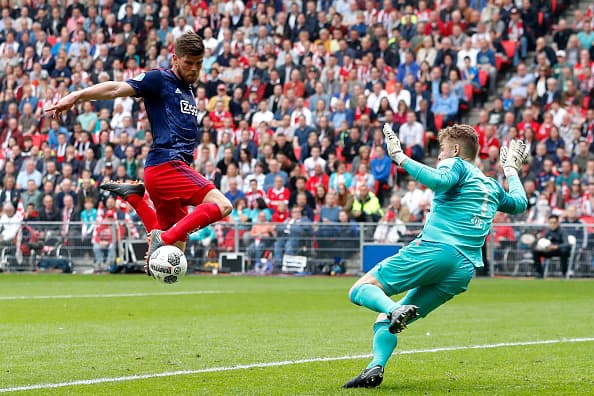Klaas-Jan Huntelaar y compañía poco pudieron hacer ante la superioridad del PSV.